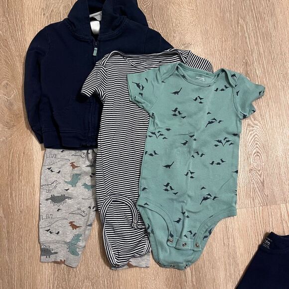 Carter’s Dinosaur Boy Hoodie, Jogger, bodysuit set size 24M - Picture 2 of 5